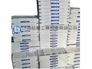 TP3500 技术镀层材质等级。更髙的切削刃韧性，且具有独特的髙耐磨性，用于车削加工钢件和不 锈钢时具有通用性，尤其在断续切削时。